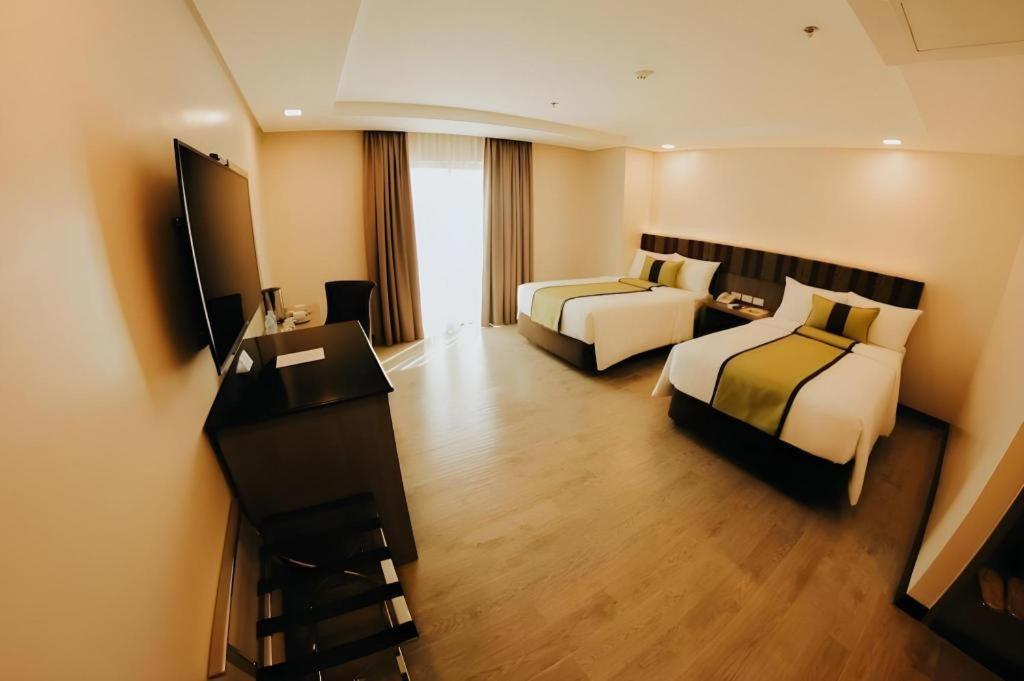 แกรนด์ ซิง อิมพีเรียล โฮเทล Hotel อีโลอีโลซิตี้ ภายนอก รูปภาพ